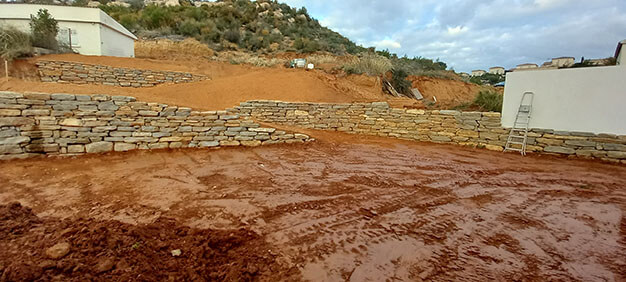 Enrochement avec aménagement de terrain